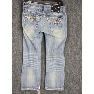Miss Me Women's Size 27 Blue Distressed Embellished Pocket‎ Capri Jeans JW5824P